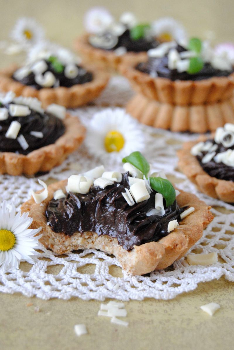 Czekoladowo-razowe tartaletki z awokado