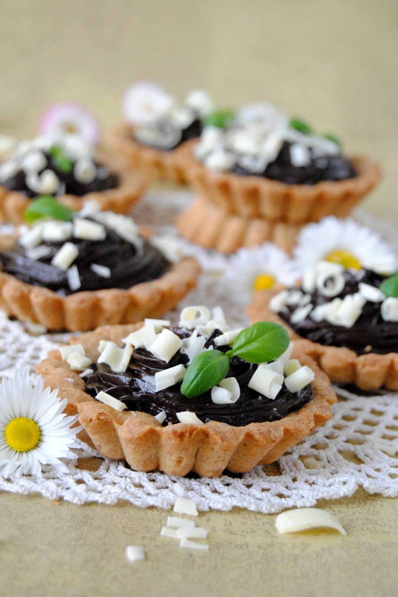 Czekoladowo-razowe tartaletki z awokado