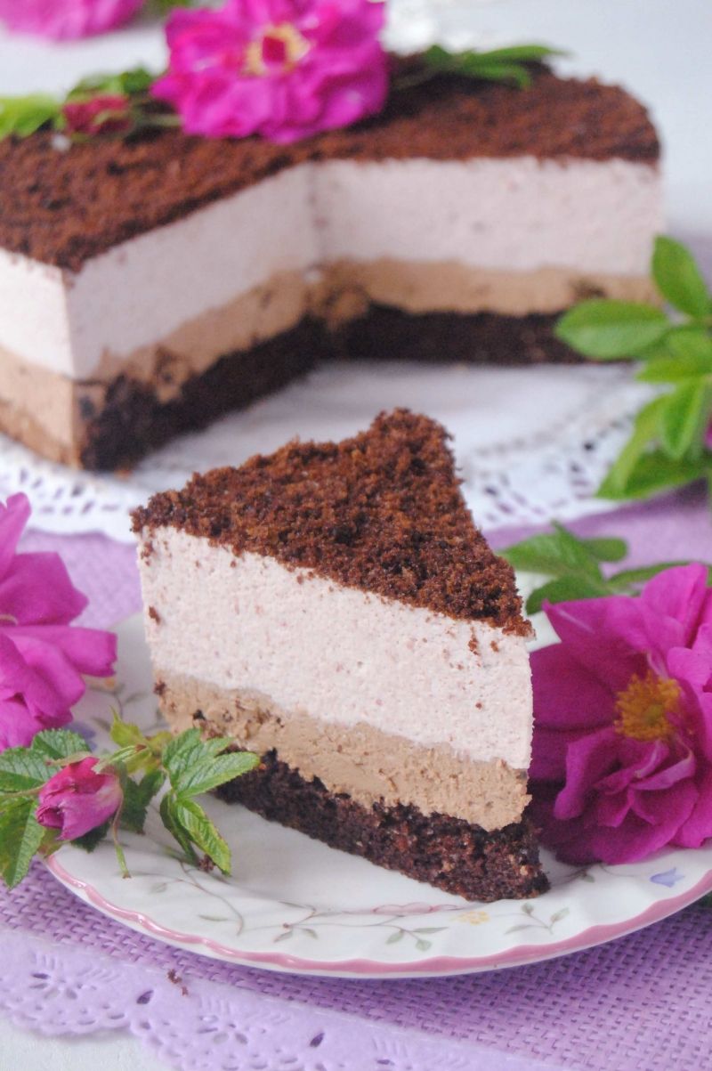 Czekoladowo-różany tort Czekoladowo-różany tort