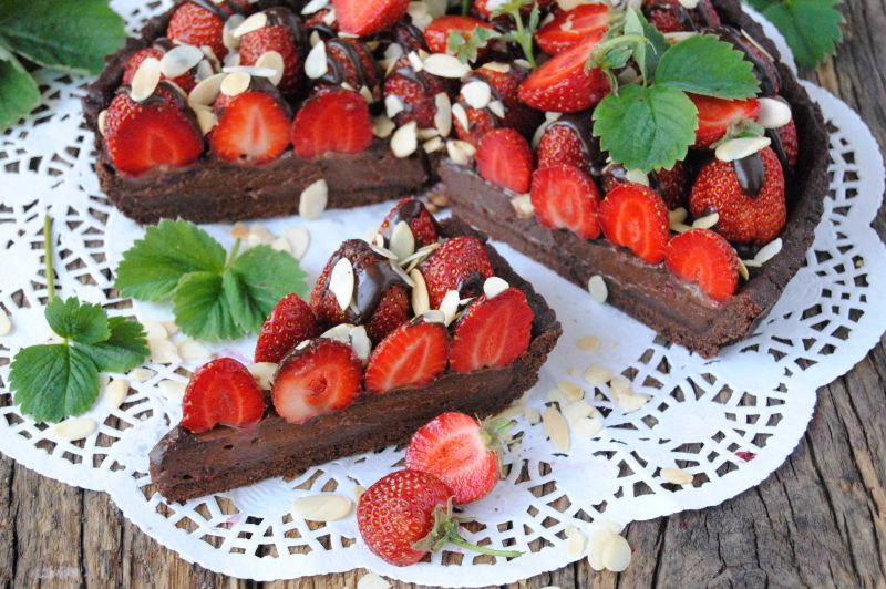 Czekoladowo- truskawkowa tarta Czekoladowo- truskawkowa tarta