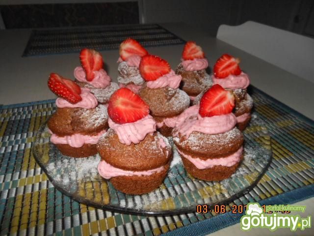 Czekoladowo truskawkowe muffins
