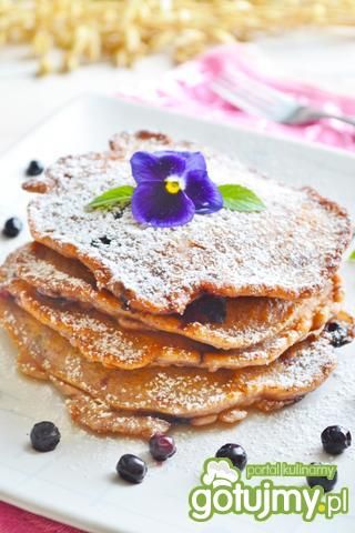 Czekoladowo-waniliowe pancakes z owocami Czekoladowo-waniliowe pancakes z owocami