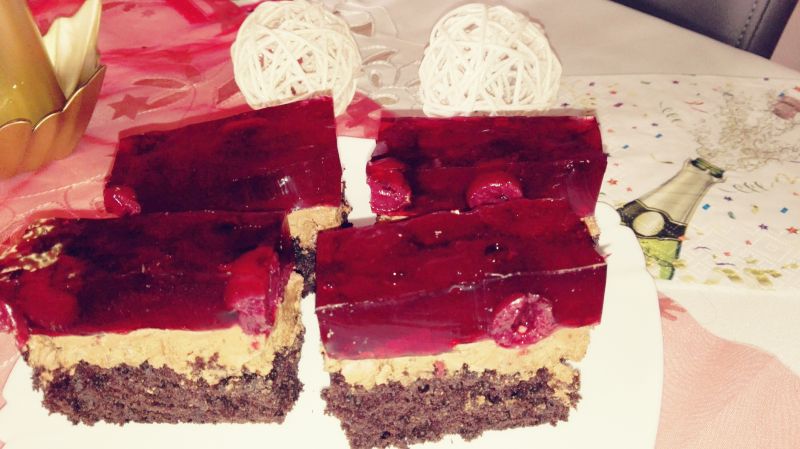 Czekoladowo-wiśniowe ciasto ze słonecznikiem Czekoladowo-wiśniowe ciasto ze słonecznikiem