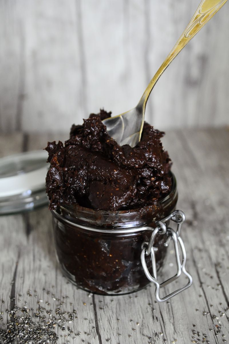 Czekoladowy krem z avokado i chia Czekoladowy krem z avokado i chia