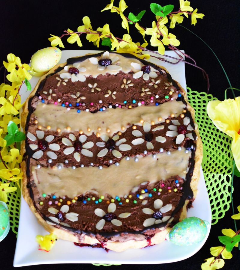 Czekoladowy mazurek z konfiturą porzeczkową 