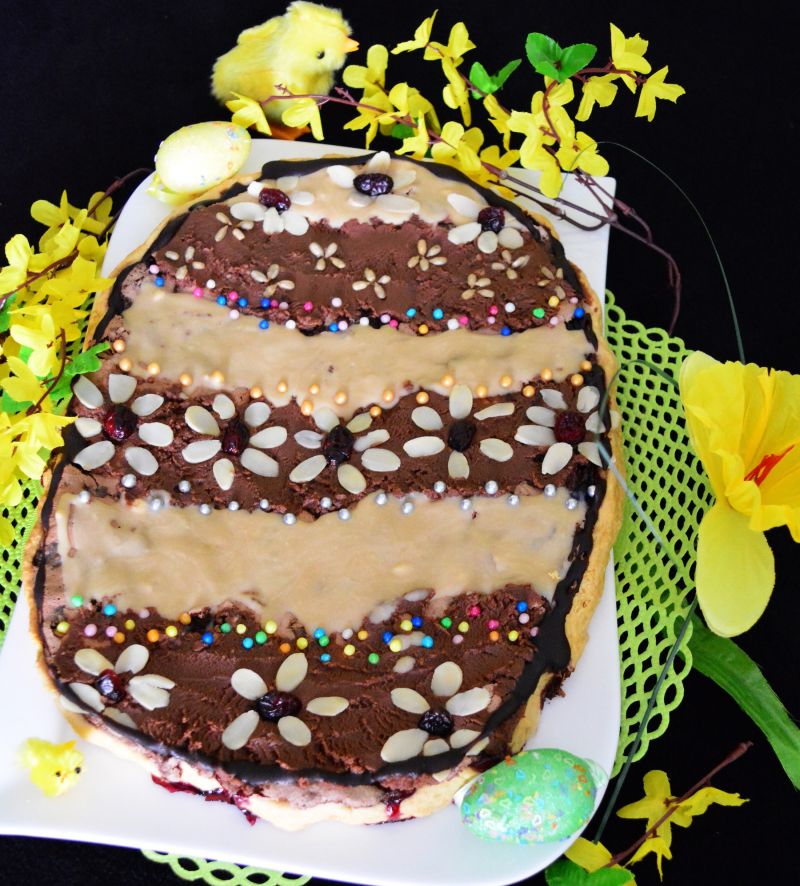 Czekoladowy mazurek z konfiturą porzeczkową 