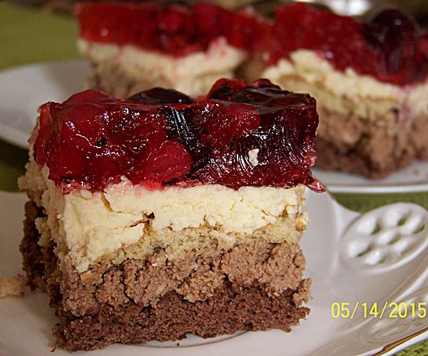 Czekoladowy przekładaniec z leśną galaretką Czekoladowy przekładaniec z leśną galaretką