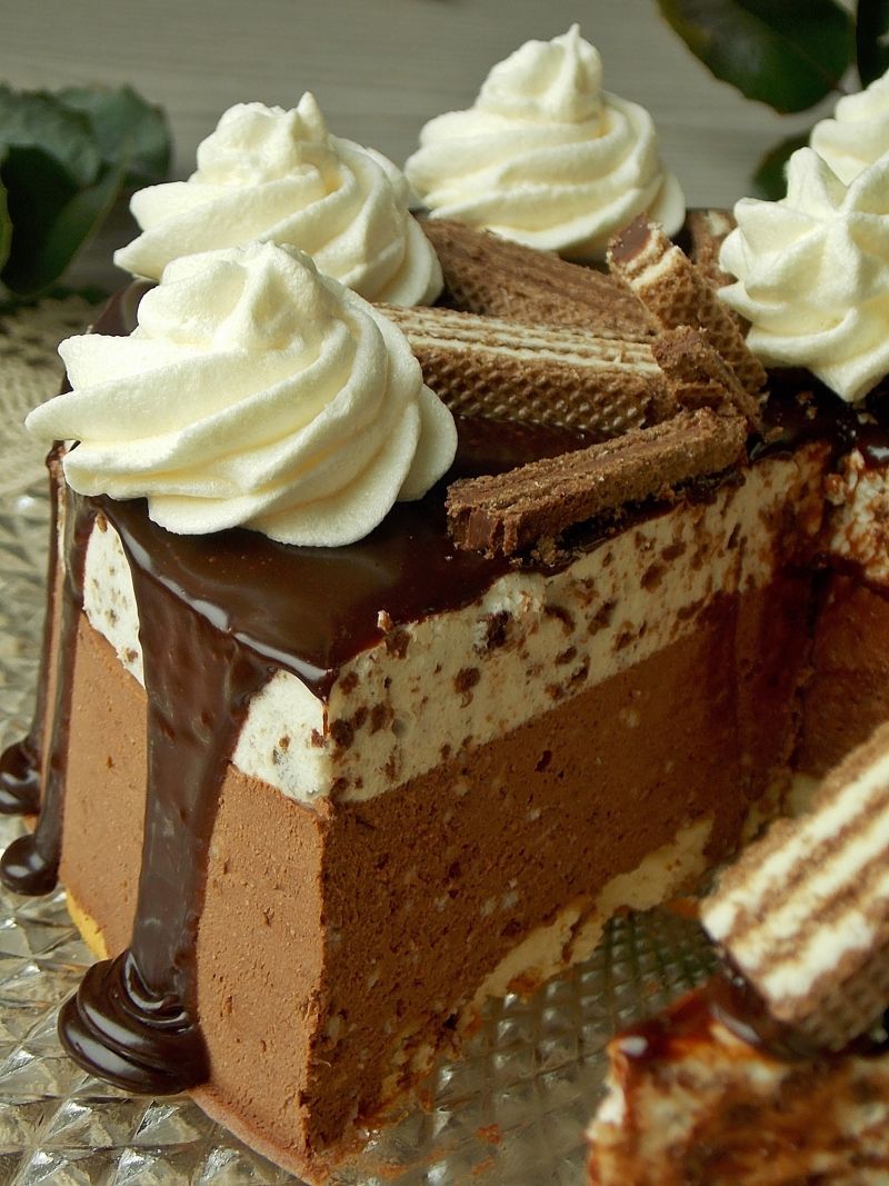 Czekoladowy sernik na zimno z wafelkami Czekoladowy sernik na zimno z wafelkami