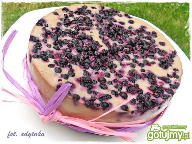 Czekoladowy sernik z jagodami