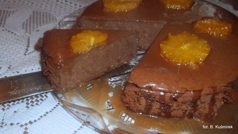 Czekoladowy sernik z karmelizowaną pomarańczą 