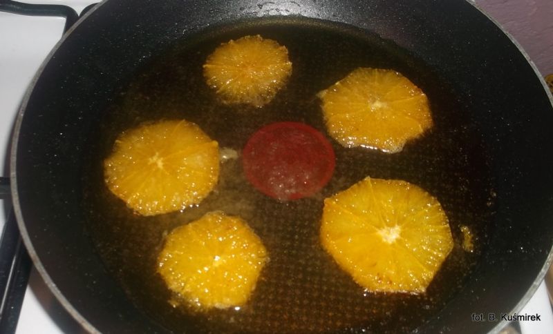 Czekoladowy sernik z karmelizowaną pomarańczą 