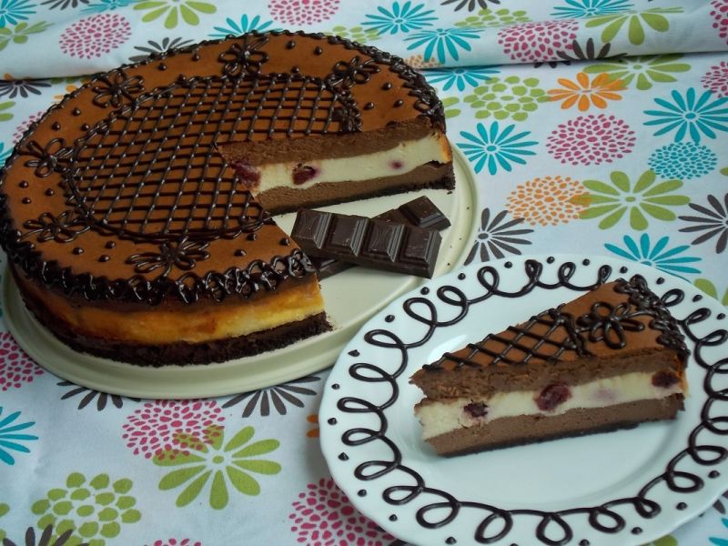 Czekoladowy sernik z wiśniami