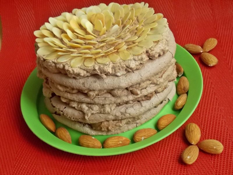 Czekoladowy torcik bezowy Czekoladowy torcik bezowy