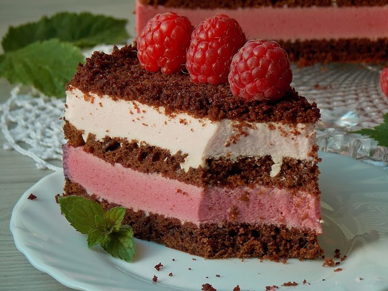 Czekoladowy torcik z malinową pianką