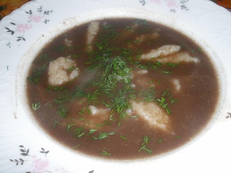 Czernina z kluskami ziemniaczanymi 