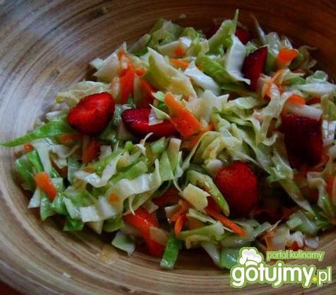 Czerwcowa sałatka z truskawką  Czerwcowa sałatka z truskawką