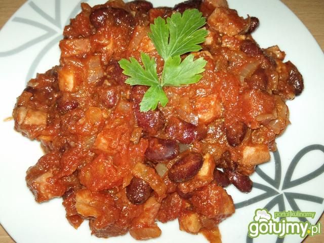 Czerwona fasola w pomidorach