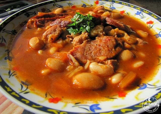 Czerwona fasolówka z kiełbasą Czerwona fasolówka z kiełbasą