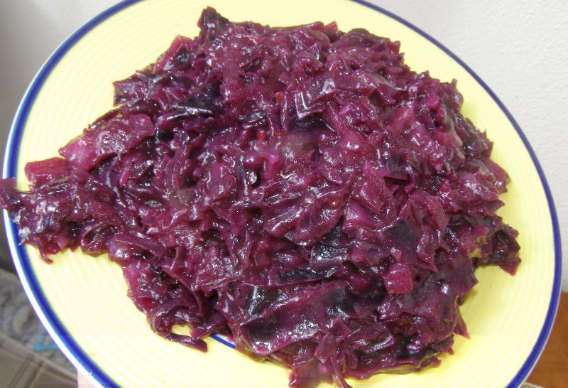 Czerwona kapusta duszona z jabłkami Czerwona kapusta duszona z jabłkami