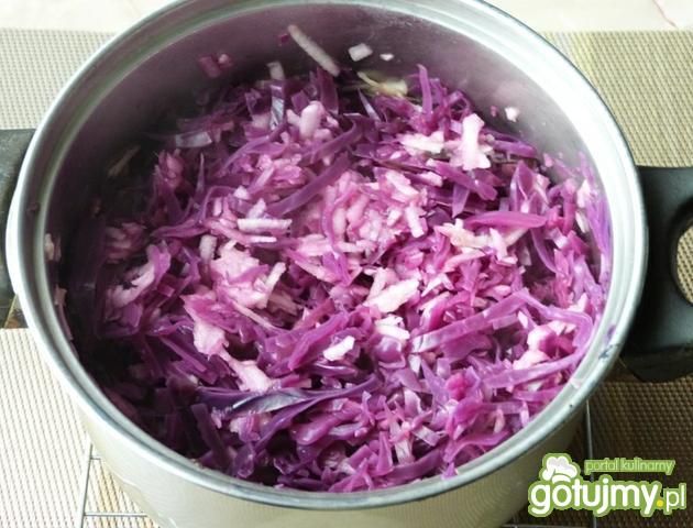 Czerwona kapusta z cebulą i jabłkami Czerwona kapusta z cebulą i jabłkami