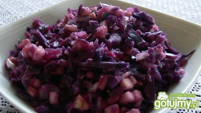 Czerwona kapusta z jabłkiem i cebulą