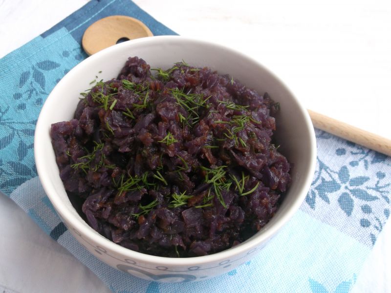 Czerwona kapusta z marchewką i koperkiem Czerwona kapusta z marchewką i koperkiem