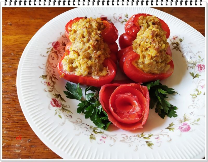 czerwona papryka Eli z mielonym i kaszą bulgur