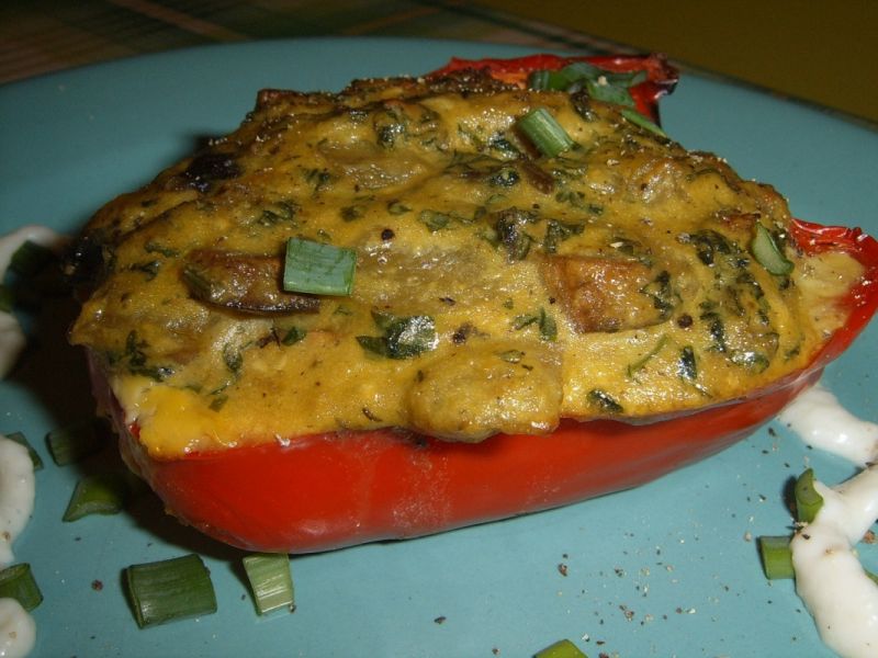 Czerwona papryka faszerowana pieczarkami i ricottą Czerwona papryka faszerowana pieczarkami i ricottą