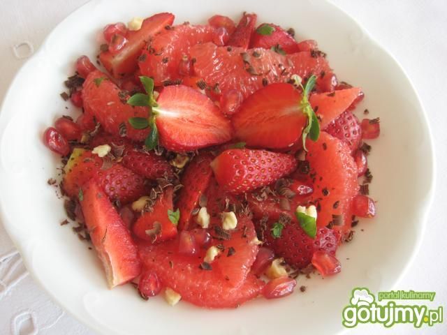 Czerwona sałatka owocowa