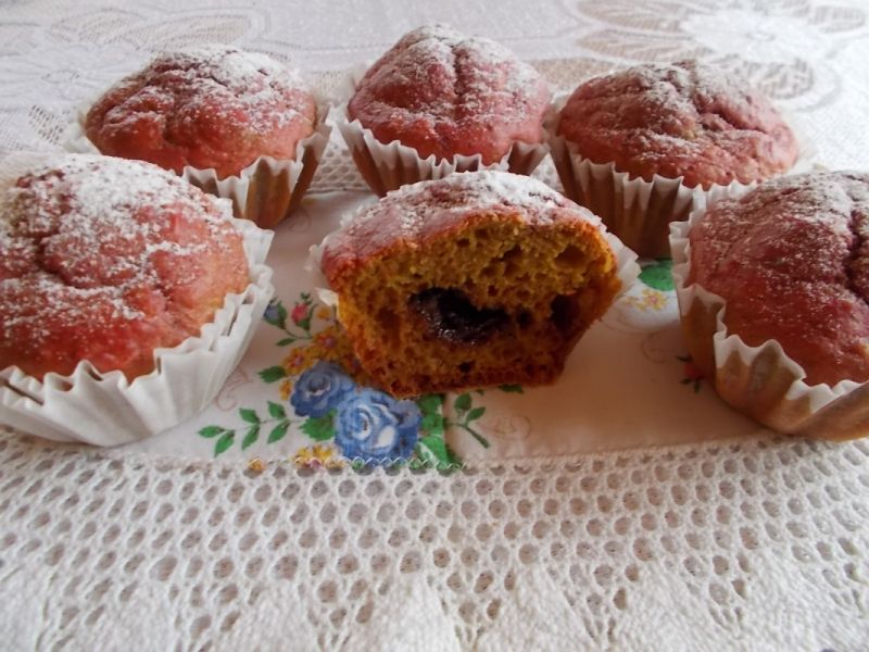 Czerwone babeczki z wkładką