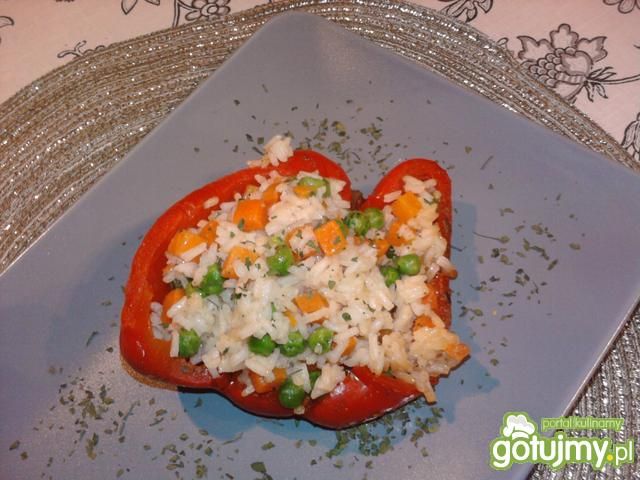 Czerwone papryki nadziewane ryżem