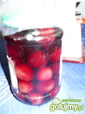 Czerwony agrest w słoikach