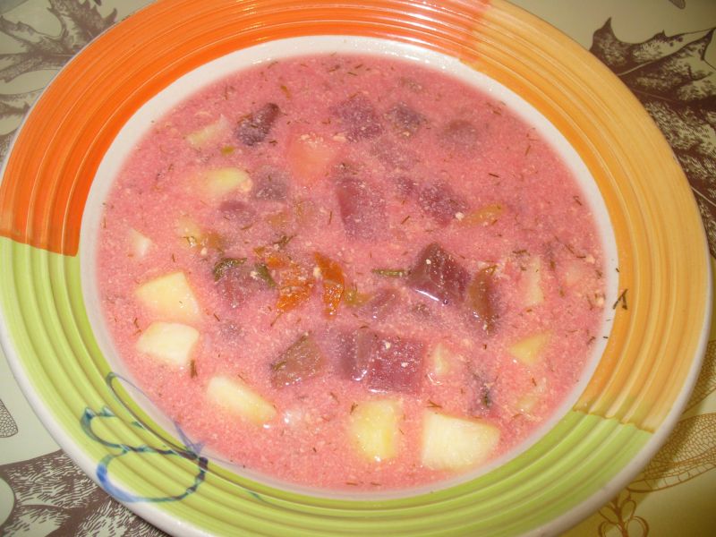 Czerwony barszcz kiszony zabielany Czerwony barszcz kiszony zabielany