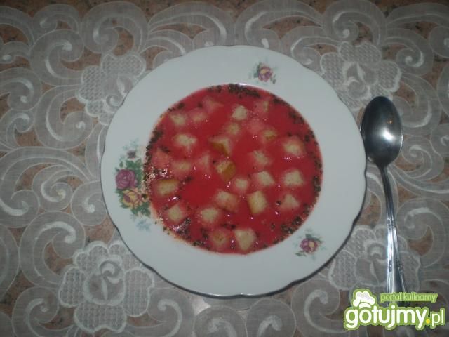 Czerwony barszcz -zabielany z grzankami Czerwony barszcz -zabielany z grzankami