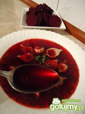 Czerwony barszczyk z uszkami