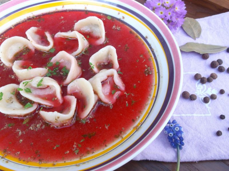 Czerwony barszczyk z uszkami  Czerwony barszczyk z uszkami