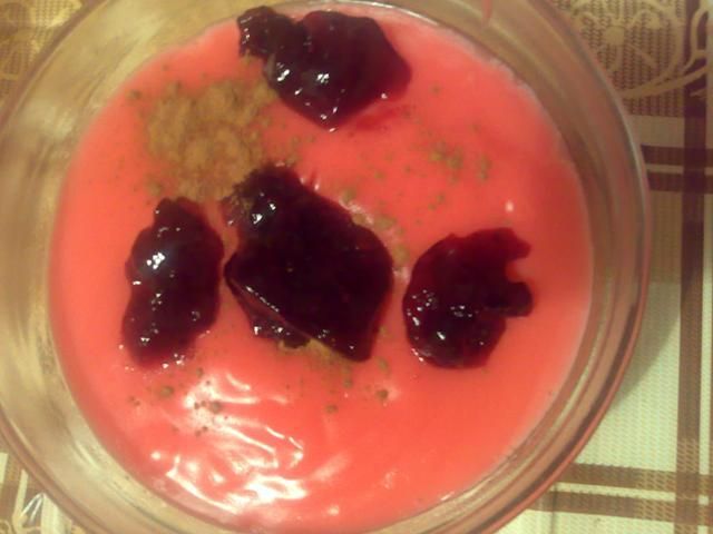 Czerwony budyń Czerwony budyń