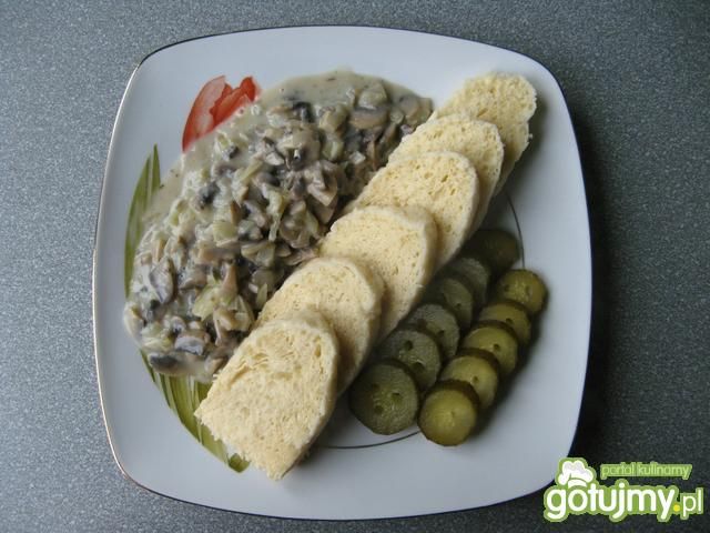 Czeski knedel w wersji wegetariańskiej Czeski knedel w wersji wegetariańskiej