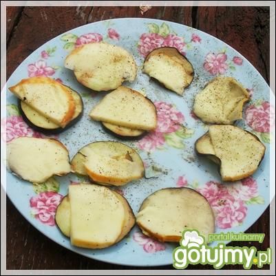 Czipsy bakłażanowe z oscypkiem z grilla Czipsy bakłażanowe z oscypkiem z grilla