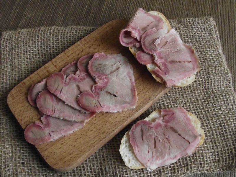 Czosnkowa łopatka z szynkowaru 