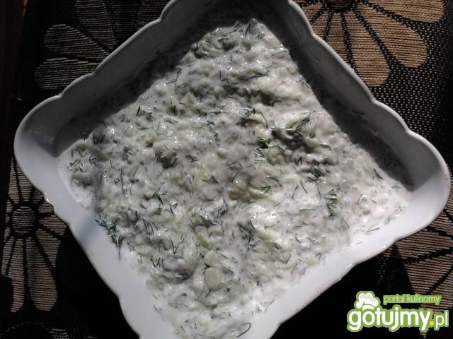 Czosnkowa mizeria z koperkiem