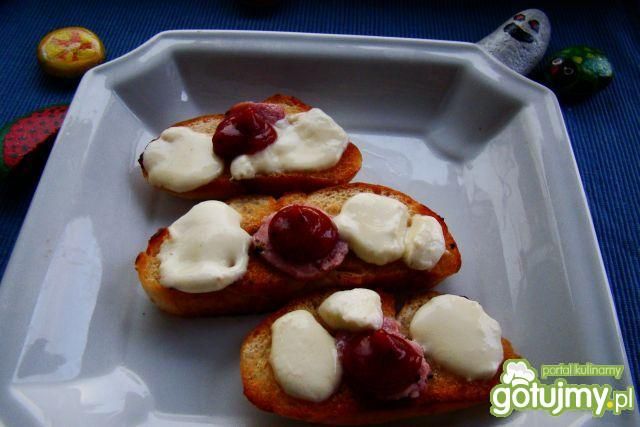 Czosnkowe grzanki z mozzarellą 