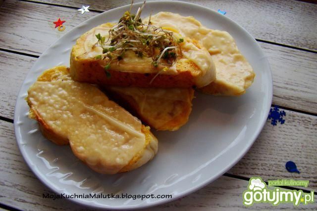 Czosnkowe grzanki z serem i kiełkami  Czosnkowe grzanki z serem i kiełkami