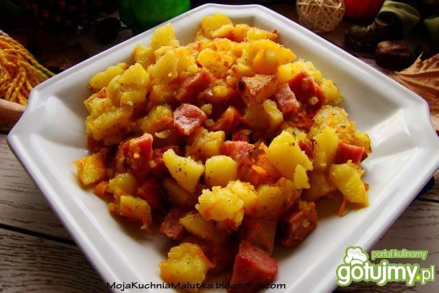 Czosnkowe ziemniaczki z kiełbasą  Czosnkowe ziemniaczki z kiełbasą