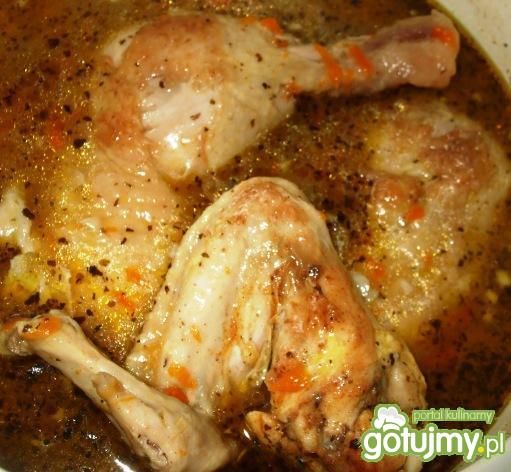 Czosnkowo-bazyliowy kurczak duszony  Czosnkowo-bazyliowy kurczak duszony