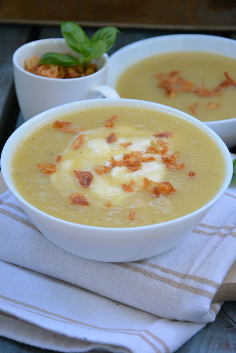 Czosnkowy krem z białych szparagów Czosnkowy krem z białych szparagów