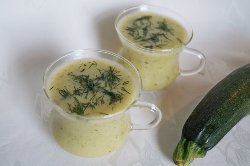 Czosnkowy krem z cukinii