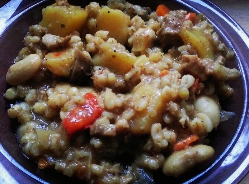 Czulent - żydowska potrawa jednogarnkowa Czulent - żydowska potrawa jednogarnkowa