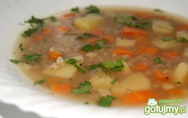 Czysty krupnik na żeberkach