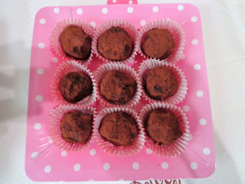 Daktylowe trufle z migdałami bez glutenu Daktylowe trufle z migdałami bez glutenu